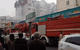 突發(fā)！青島一居民樓發(fā)生爆燃！已造1人死亡，7人受傷！3公里外有震感…